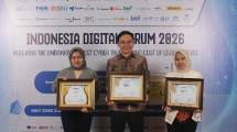 BRI Life saat menerima penghargaan