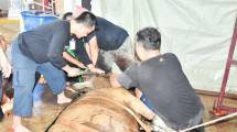 Kegiatan penyembelihan hewan kurban di DKM Masjid Baiturrahman, Cibitung