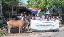 Melalui program Corporate Social Responsibility (CSR) KrediOne menyalurkan hewan kurban kepada ratusan kepala keluarga di wilayah Jakarta dan Bekasi pada Rabu (27/5/2026).