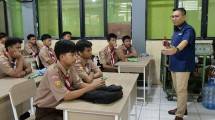 Karabha Digdaya Perkuat Literasi dan Motivasi Siswa Lewat Program Mengajar di SMKN 1 Depok