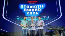 Toyota Veloz Hybrid EV berhasil meraih penghargaan tertinggi Car of The Year (CoTY) 2026 dalam ajang Otomotif Award 2026