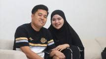 Pasangan yang membranding produk secara online