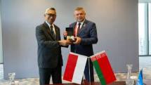 Direktur Jenderal Ketahanan, Perwilayahan, dan Akses Industri Internasional (KPAII) Kementerian Perindustrian, Tri Supondy, dengan Menteri Perindustrian Republik Belarus, Andrei Kuznetsov.