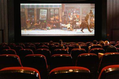 Pemutaran film Indonesia di bioskop