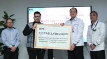 Penyerahan dana secara simbolis di Gedung KPK, Cawang, Jakarta, Rabu (24/6)